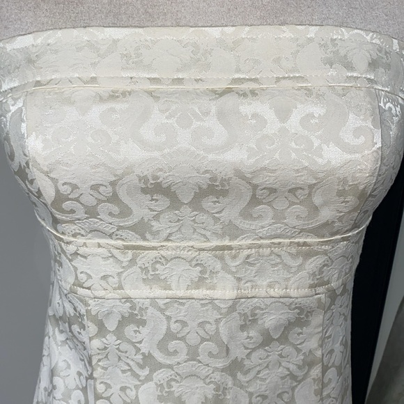 Couture strapless empire waist A-line floral embossed pattern on organic cotton - Picture 9 of 11